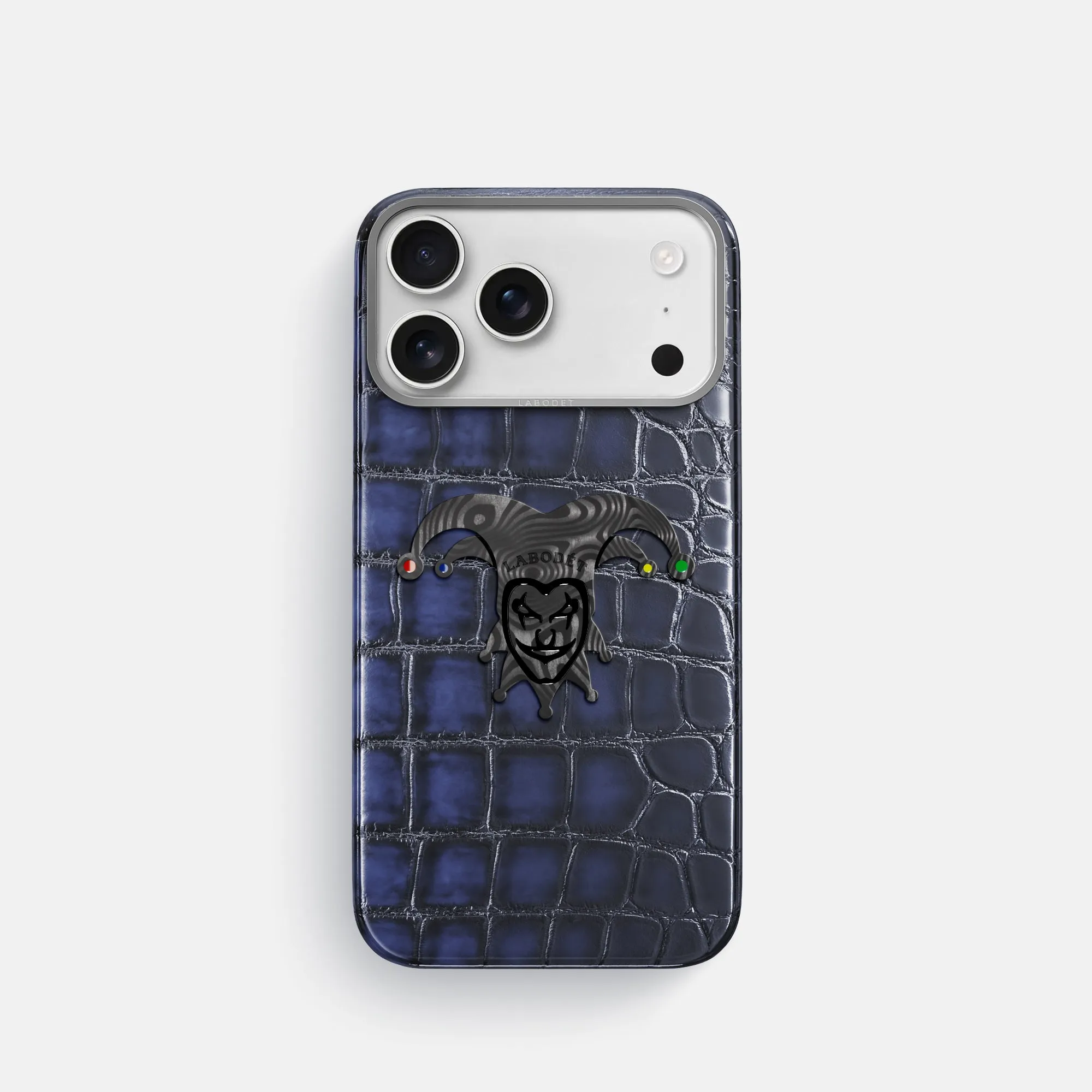Classic Case With Carbon Joker For iPhone 17 Pro In Patina Alligator Durable Finish Layer