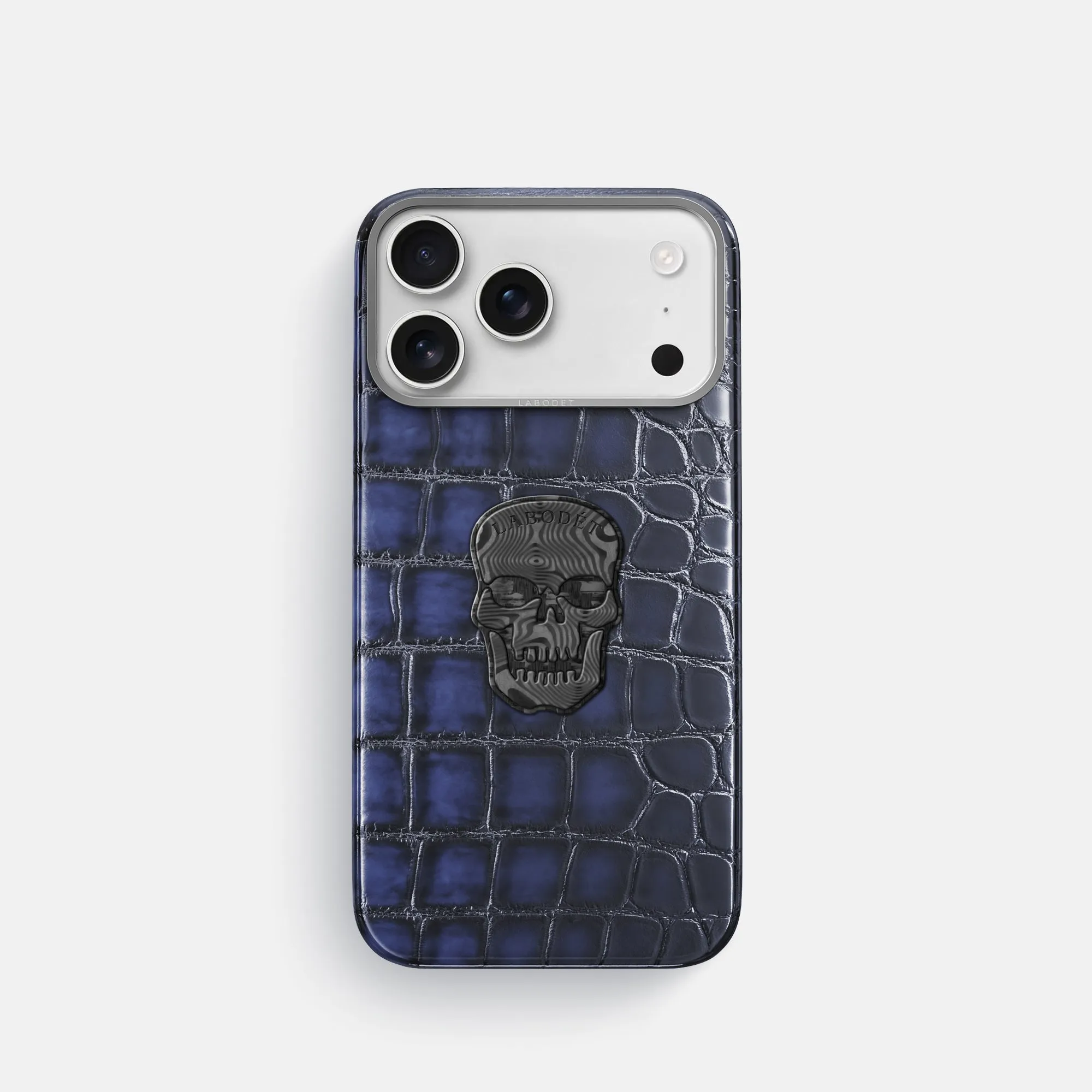 Premium Shield Classic Case With Carbon Skull For iPhone 17 Pro In Patina Alligator
