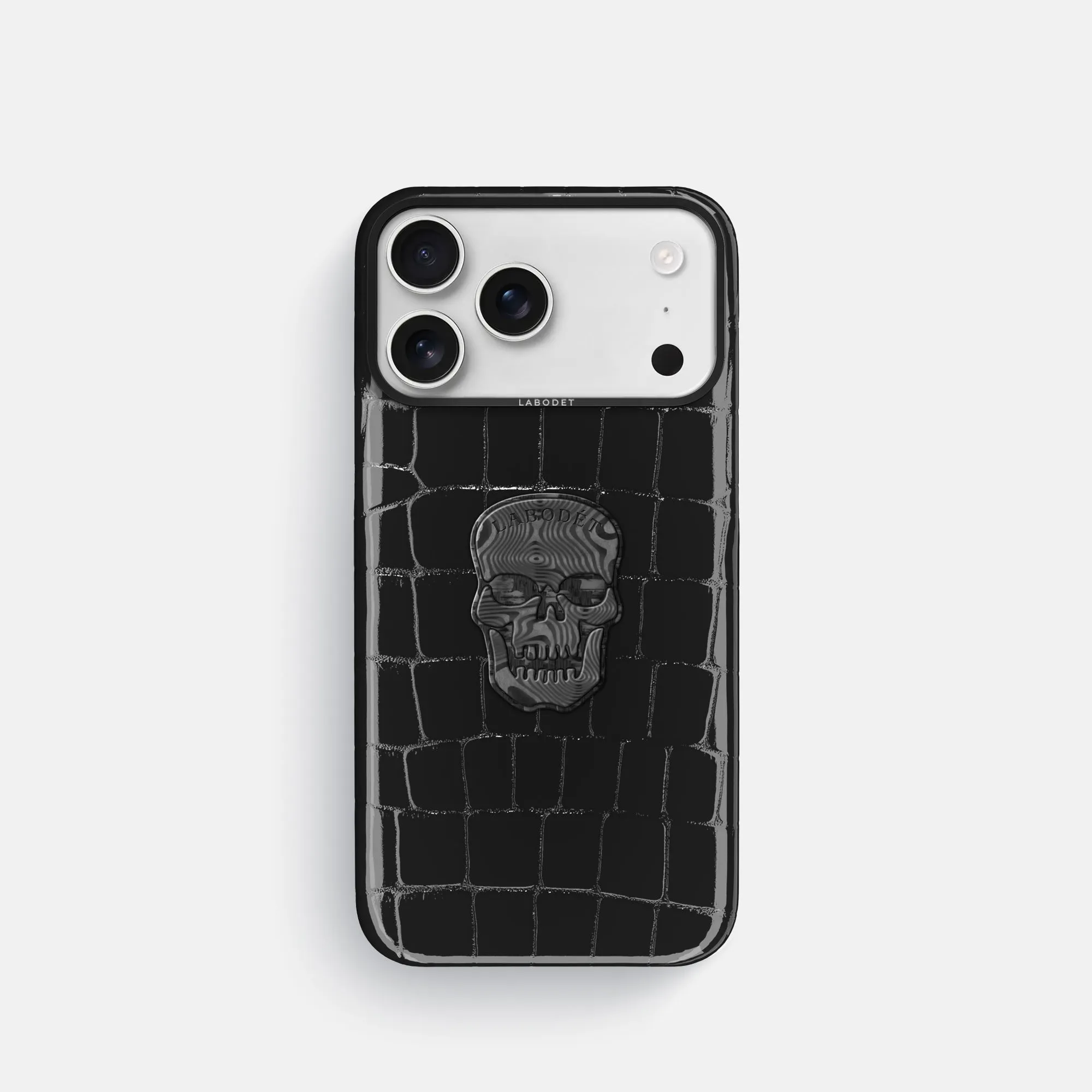 Urban Design Classic Case With Carbon Skull For iPhone 17 Pro In Shiny Alligator