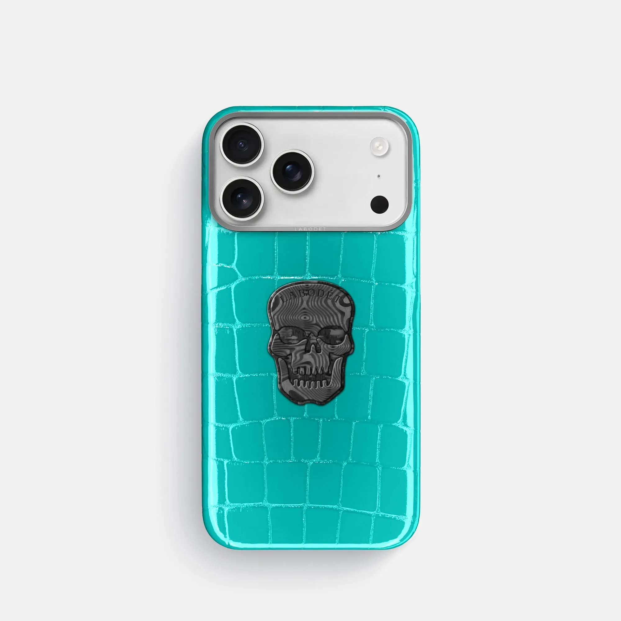 Classic Case With Carbon Skull For iPhone 17 Pro In Shiny Alligator Compact Grip