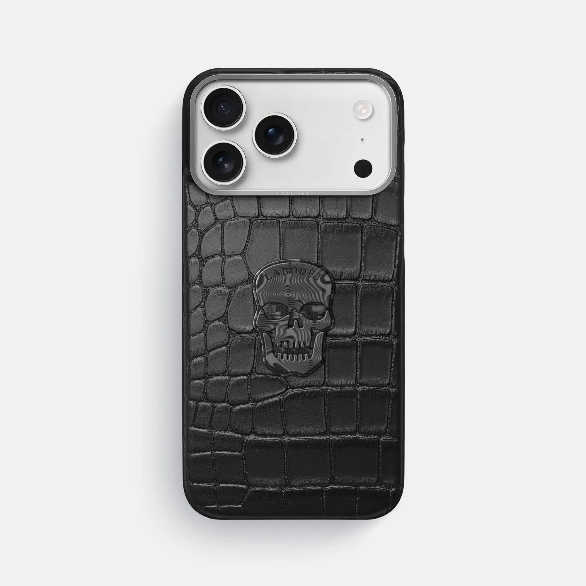 Enhanced grip Glossy Look Classic Case With Carbon Skull For iPhone 17 Pro Max In Alligator