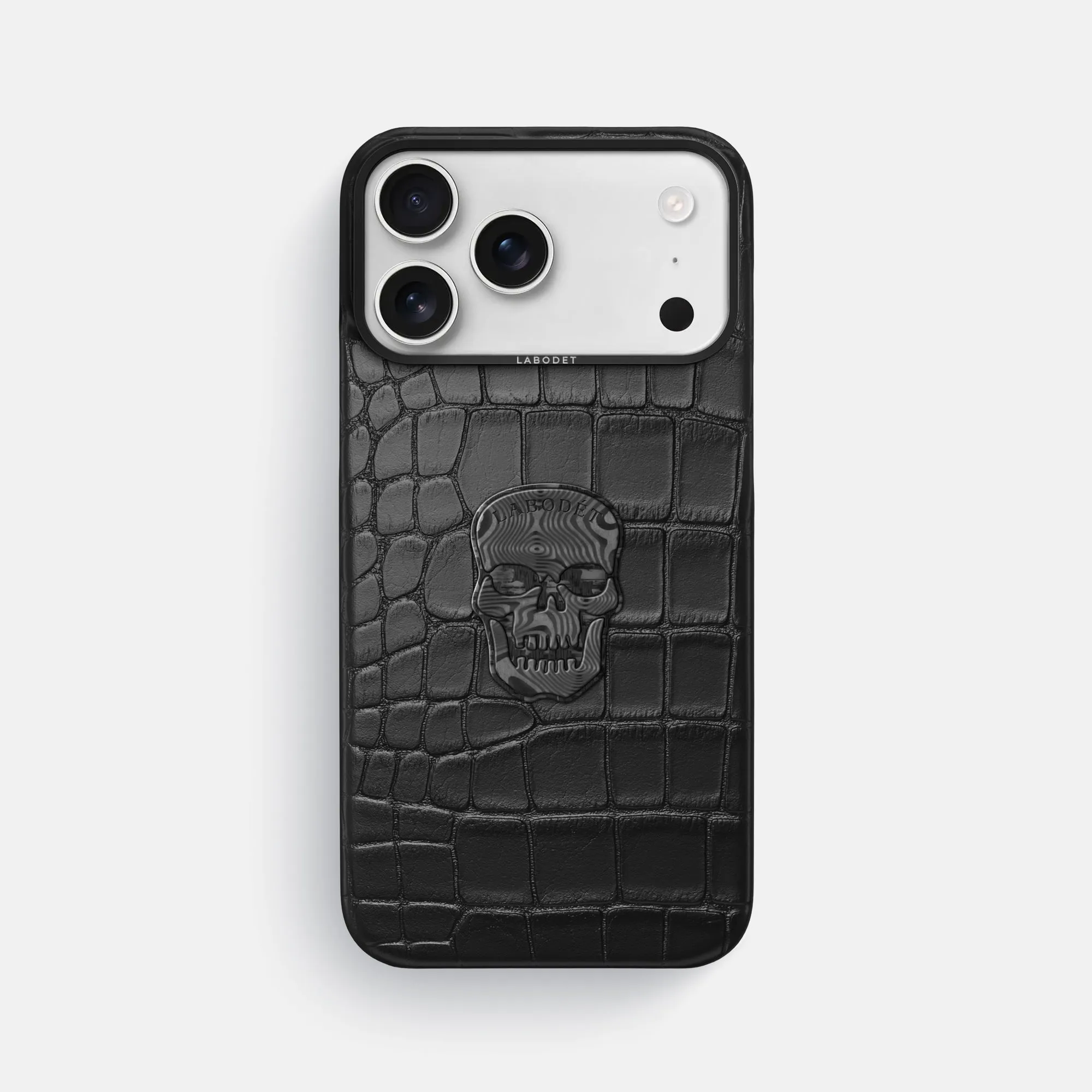 Classic Case With Carbon Skull For iPhone 17 Pro Max In Alligator Color Gradient Smooth Form Texture