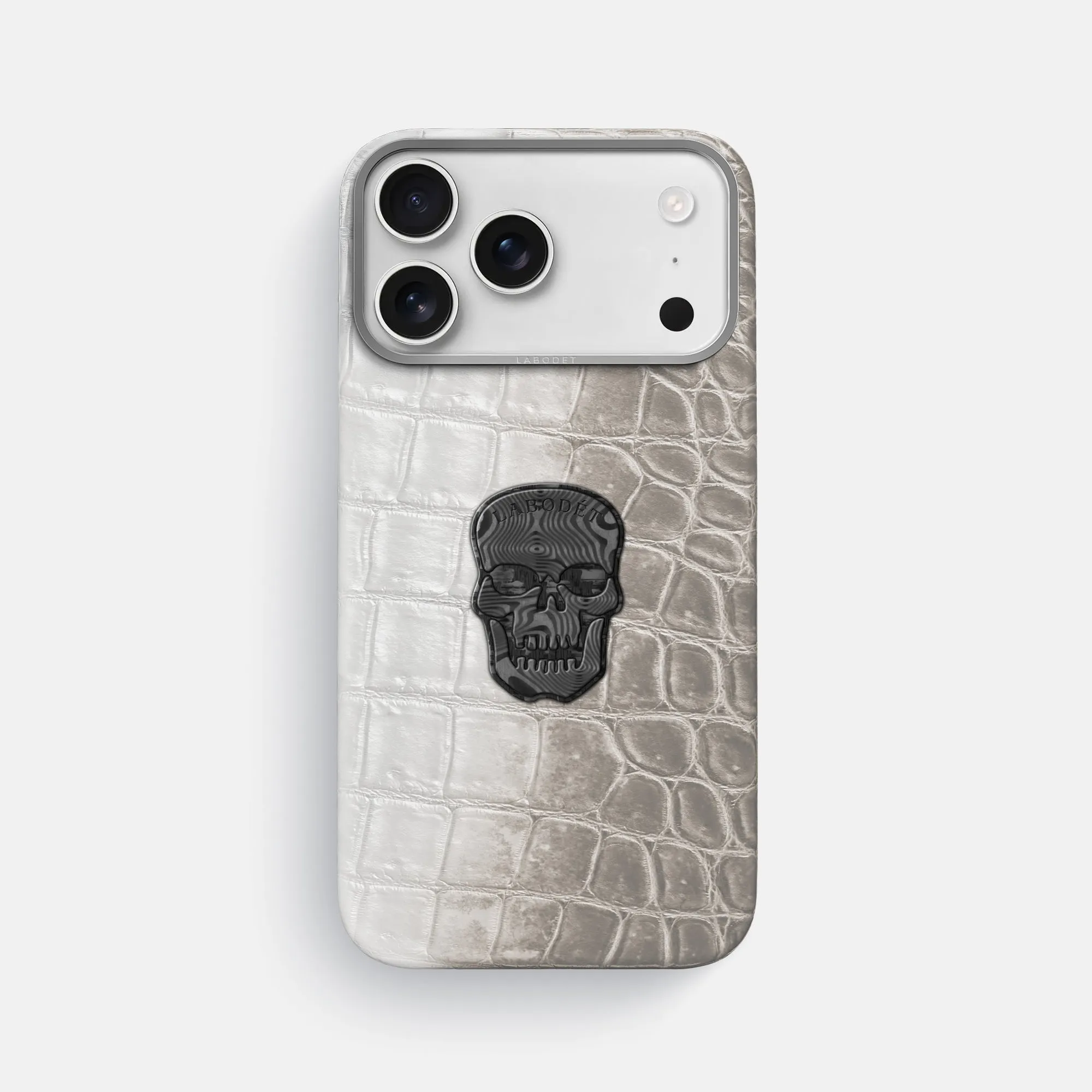 Casual Wear Classic Case With Carbon Skull For iPhone 17 Pro Max In Himalayan Crocodile