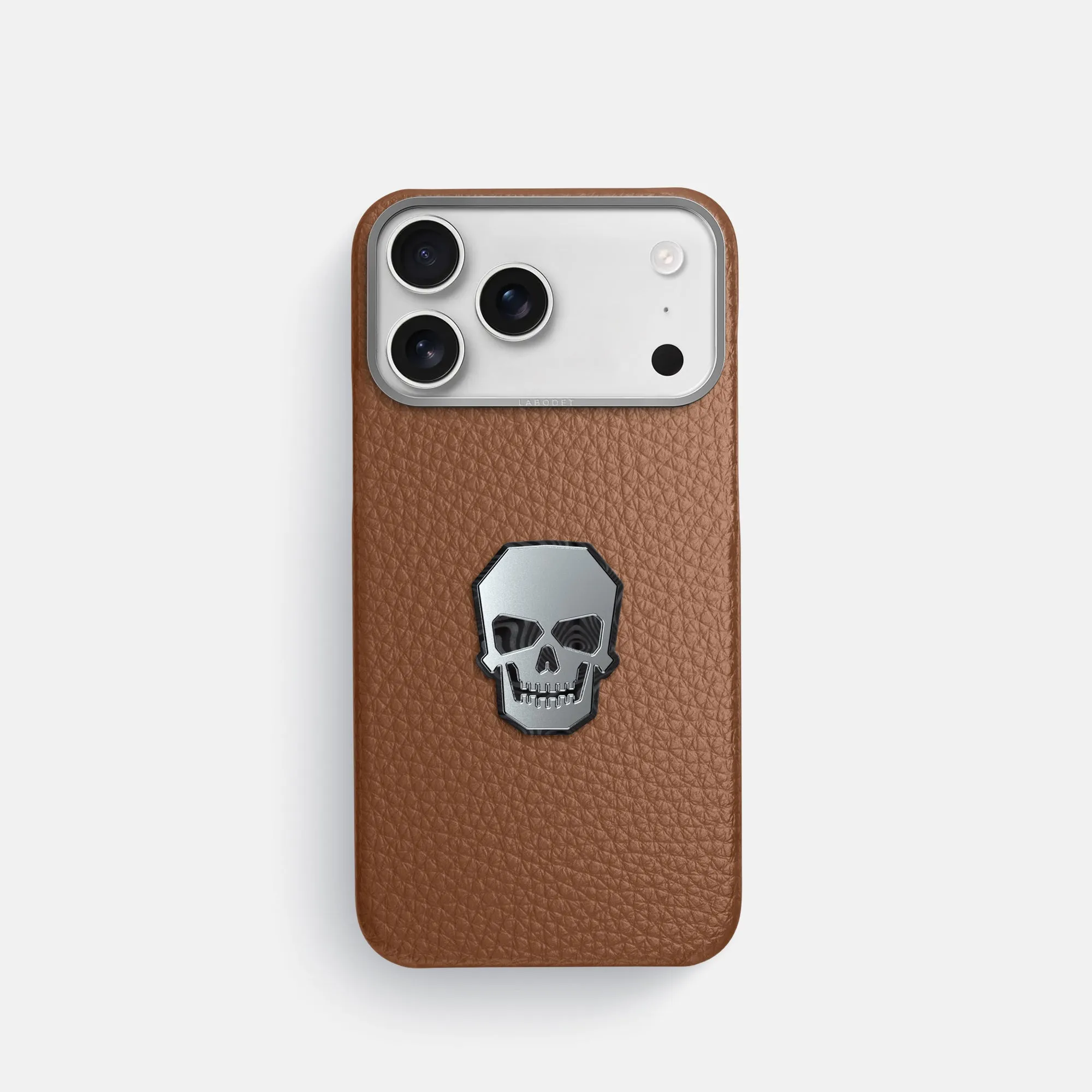 Classic Case With Titanium Skull For iPhone 17 Pro In Calf Outdoor Design