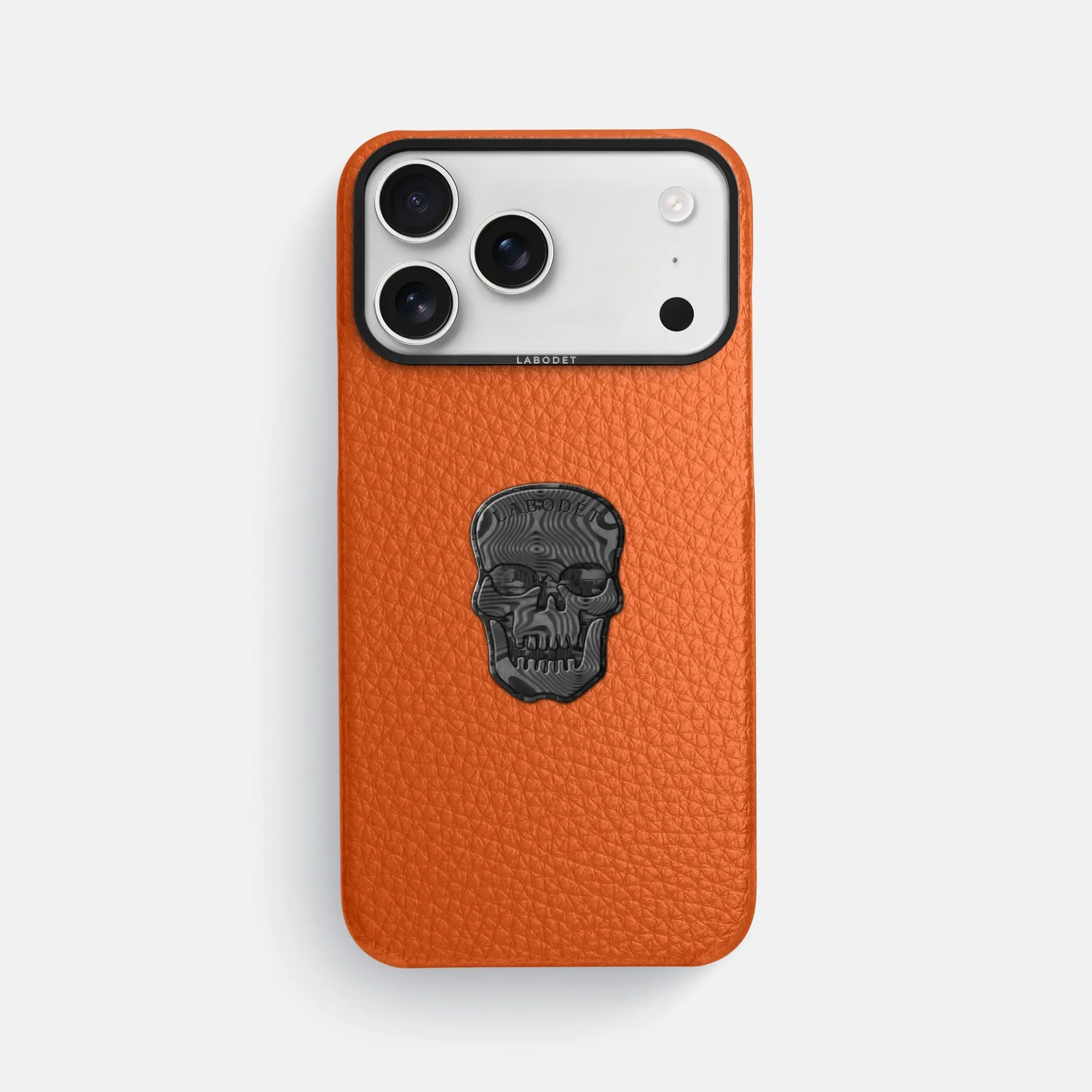 Classic Case With Carbon Skull For iPhone 17 Pro Max In Calf Glossy Look Lightweight texture