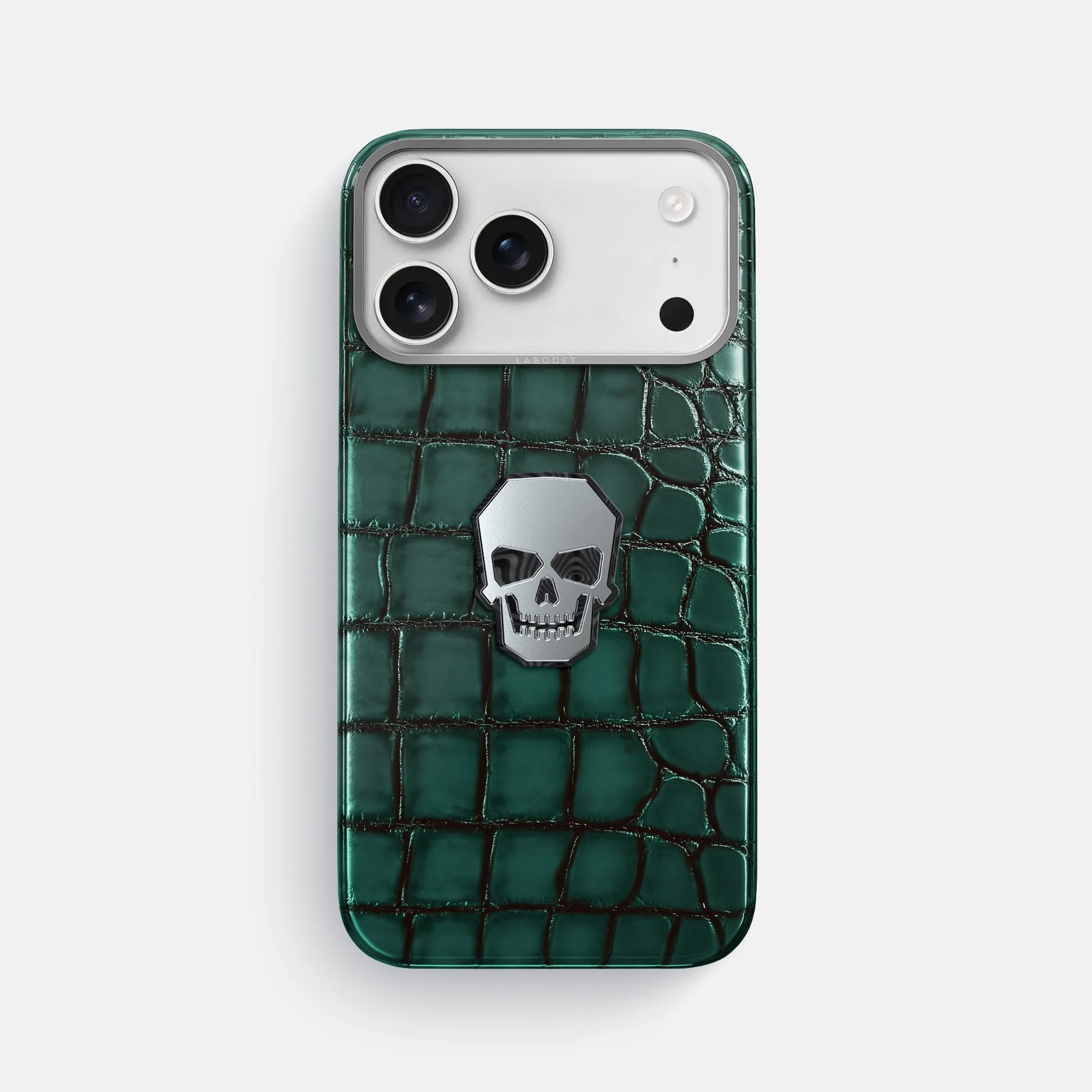 Classic Case With Titanium Skull For iPhone 17 Pro Max In Patina Alligator Smooth Finish