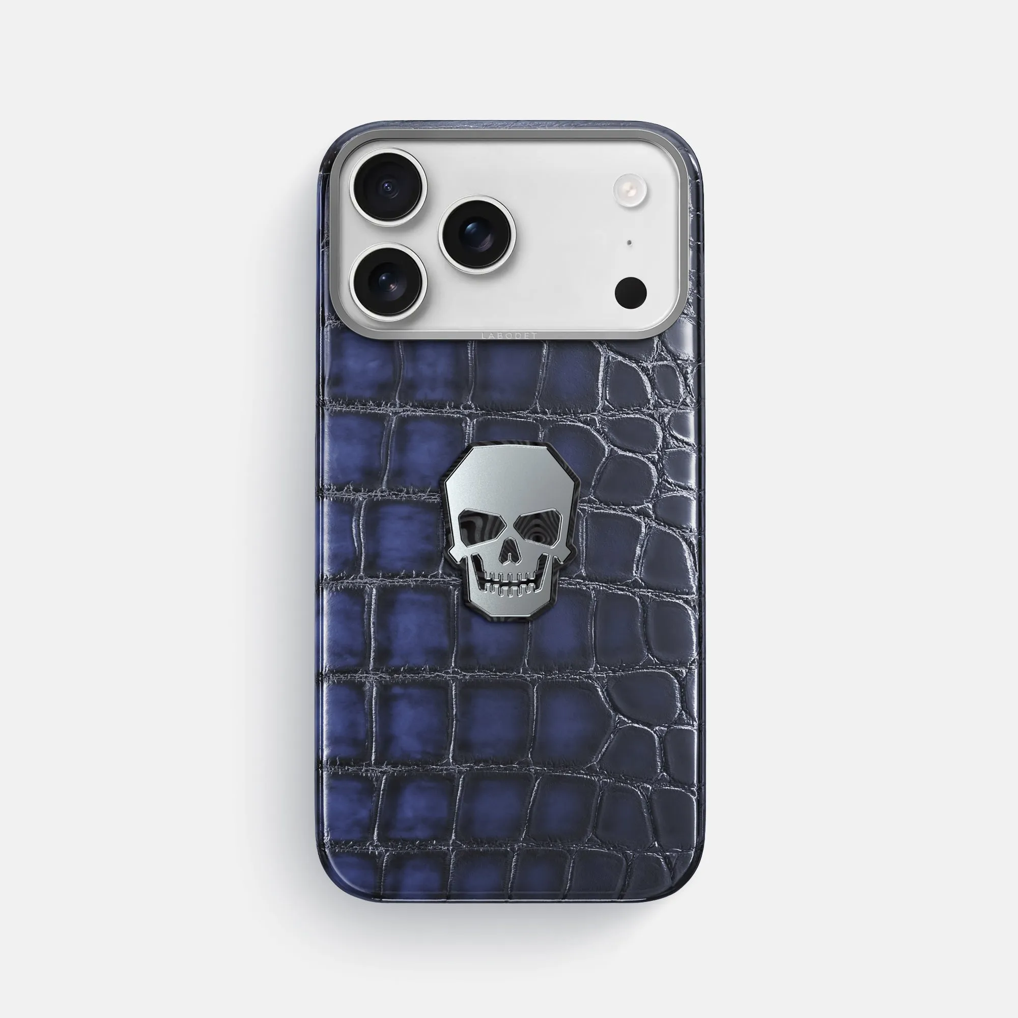 Classic Case With Titanium Skull For iPhone 17 Pro Max In Patina Alligator Durable Texture Build Hybrid Pattern Texture