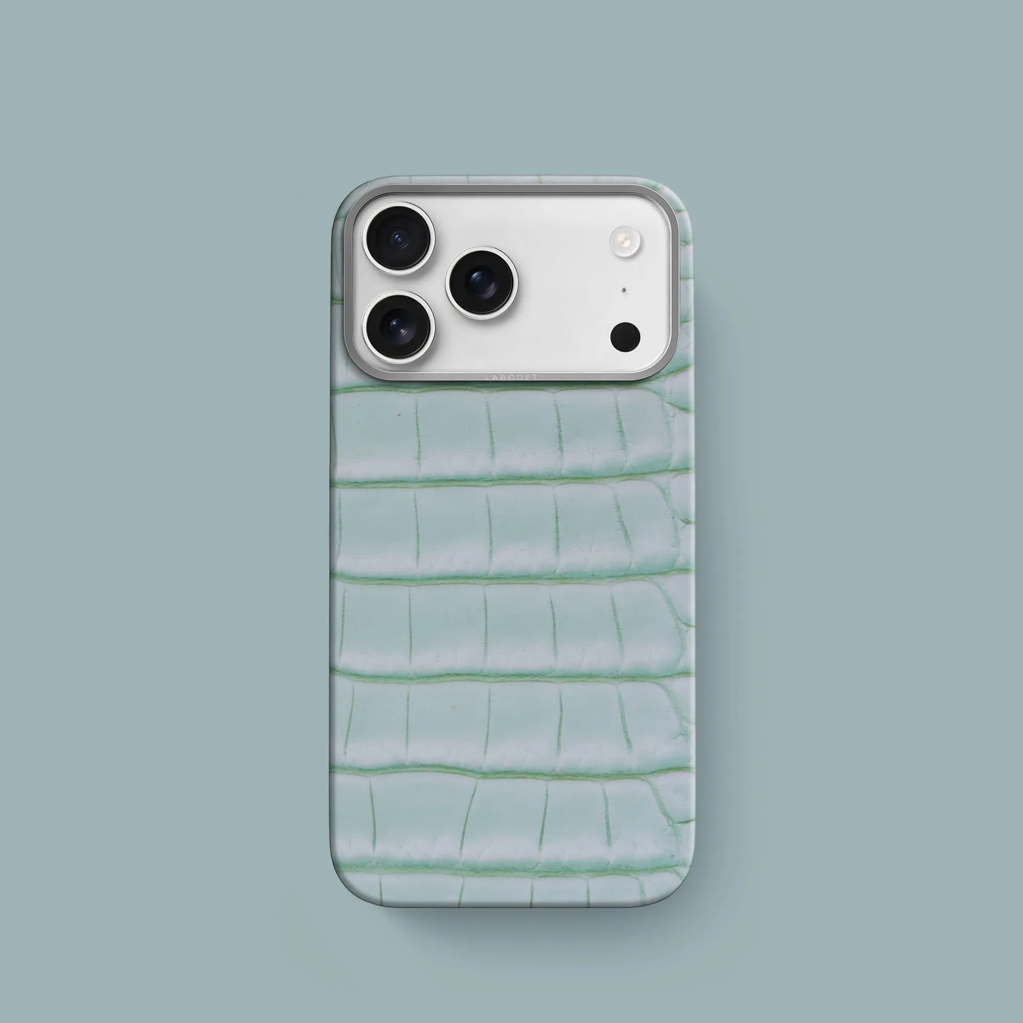 Subtle design Urban Design Classic Case Mint Gum For iPhone 17 Pro In Alligator
