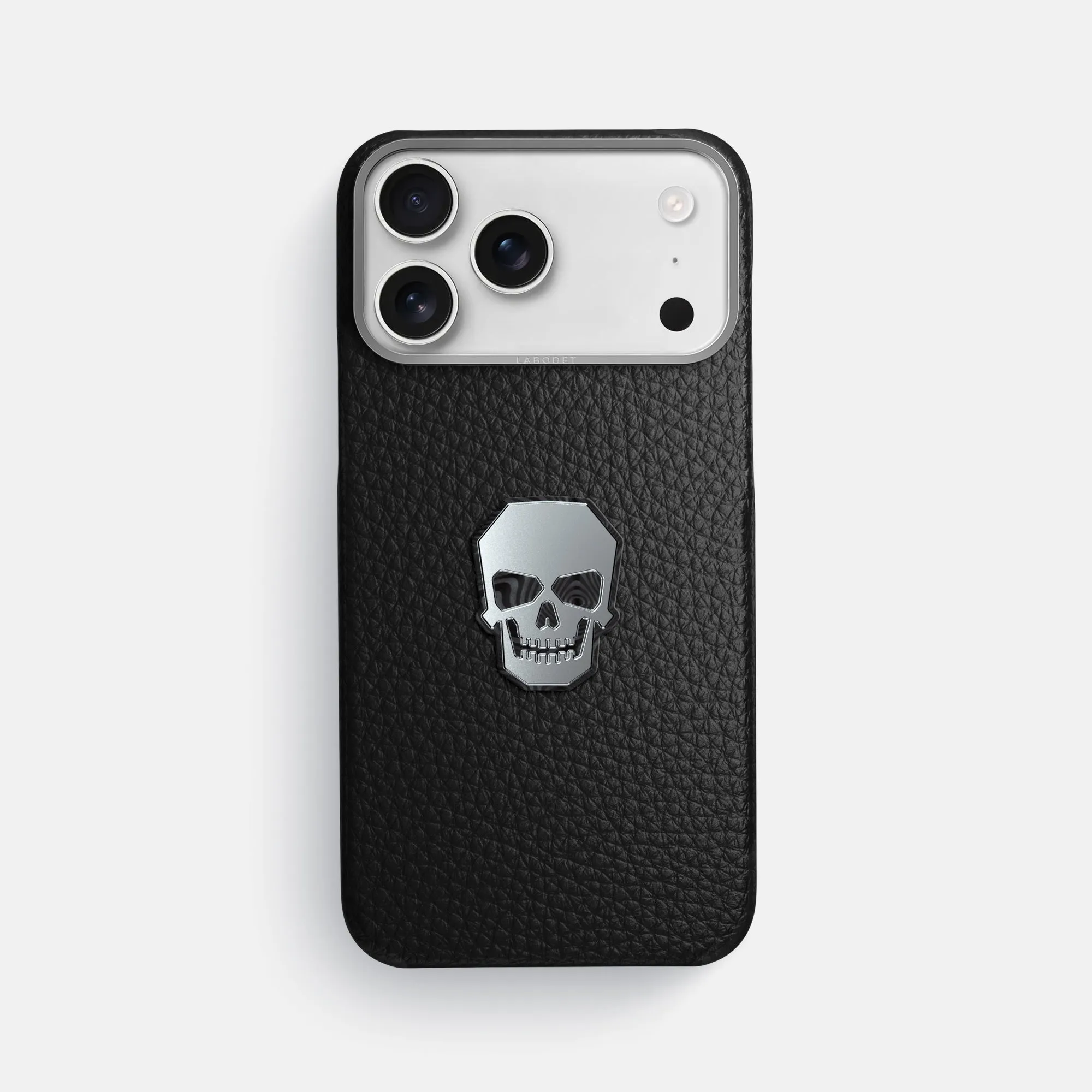 Classic Case With Titanium Skull For iPhone 17 Pro Max In Calf Elegant Touch