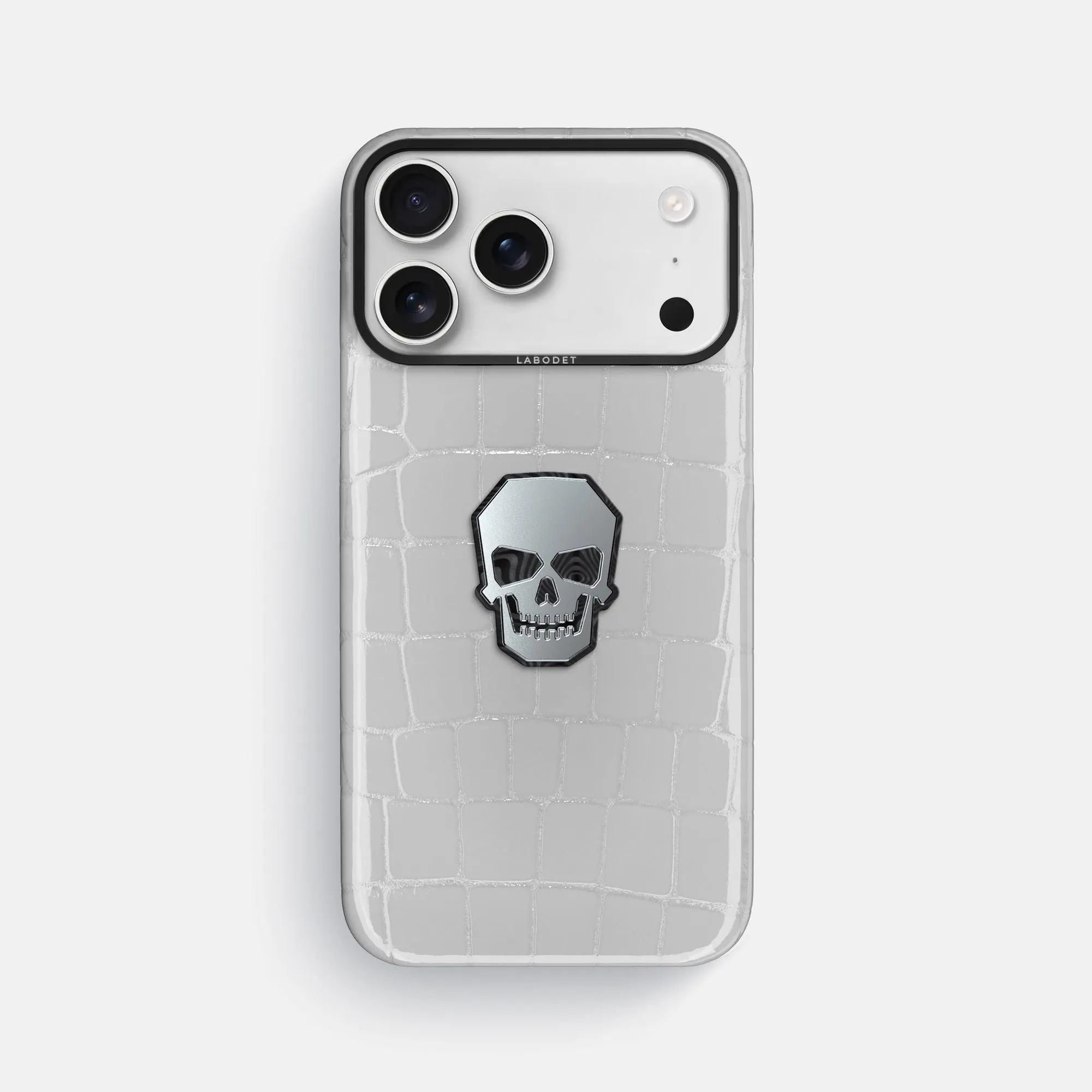 Classic Case With Titanium Skull For iPhone 17 Pro Max In Shiny Alligator Protective Gear Durable Build Texture