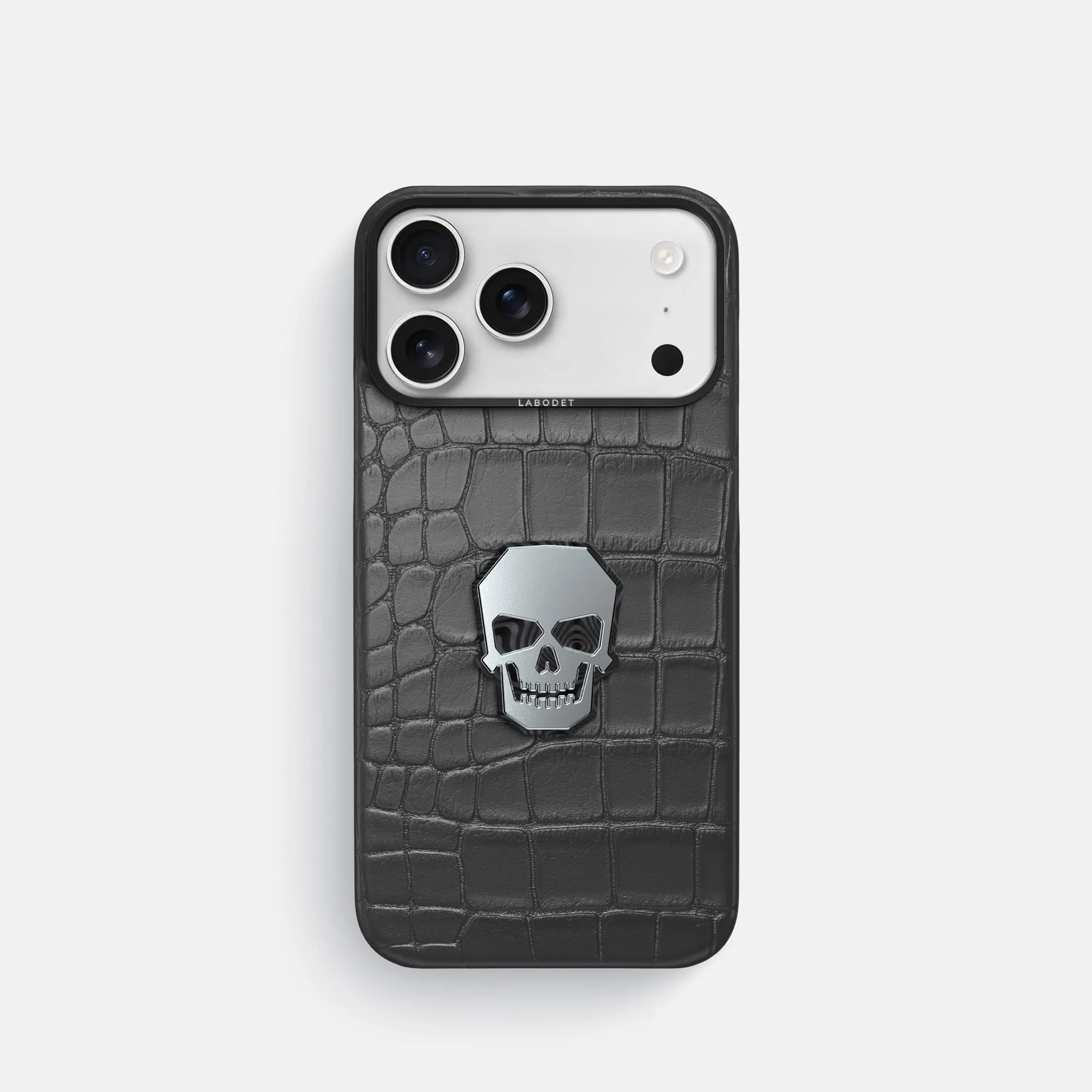Classic Case With Titanium Skull For iPhone 17 Pro In Alligator Hybrid Touch Modern Edge